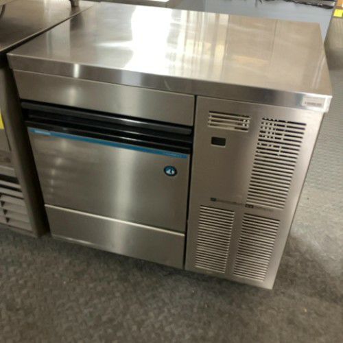 (H185-0)ホシザキ 製氷機 キューブアイスメーカー 55kgタイプ IM-55L-1 業務用 中古 厨房機器 飲食店 店舗 業界最長1年保証】【中古】製氷機 55kg ホシザキ IM-55M-1-Q 幅630