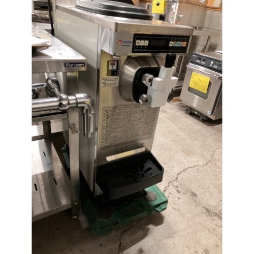 中古】ソフトクリームサーバー 日世 NA-3431WE 幅427×奥行796×高さ1519 中古】ソフトクリームサーバー 日世 NA-3431WE 幅427×奥行796×高さ1519