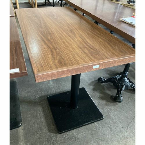 中古】木製テーブル(対立脚) 幅1400×奥行700×高さ700 【送料別途見積