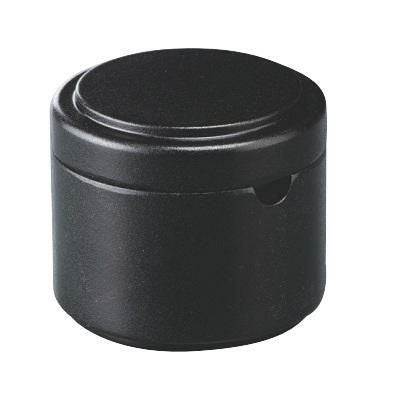 つつ型粉茶入黒乾漆