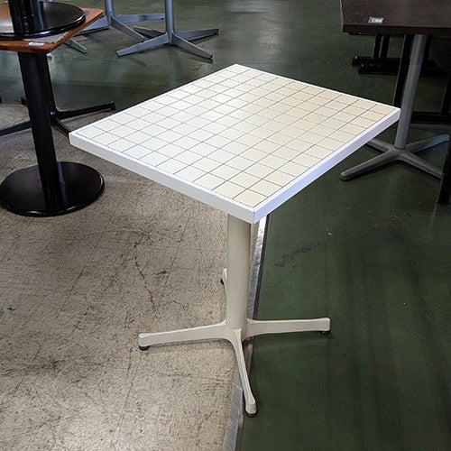 中古】テーブル (ナチュラル) 幅900×奥行900×高さ710 【送料別途見積 中古】テーブル (ナチュラル) 幅900×奥行900×高さ710 【送料別途見積