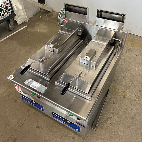 業界最長1年保証】【中古】ガス自動餃子焼器 マルゼン MAZ-44B 幅600