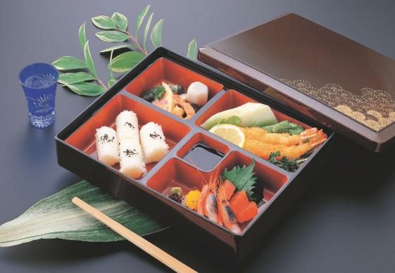 弁当箱 尺1寸長手三里弁当梨地二色菊(仕切付)