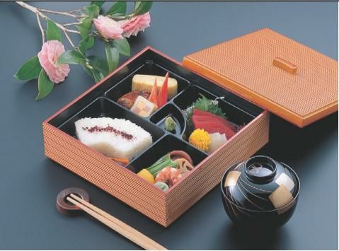 弁当箱 8寸武蔵野弁当春慶(黒塗仕切付)