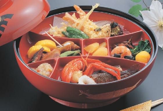 弁当箱 尺0寸御殿盛込椀老松内黒塗手描蒔絵(仕切別)