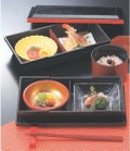 松花堂 8.5寸ハーフ木目松花堂黒渕朱親