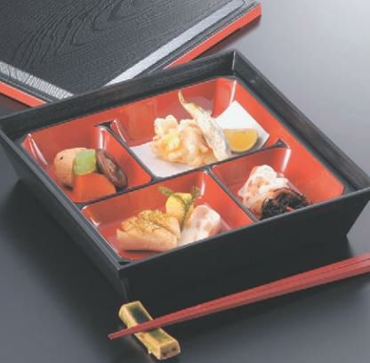 松花堂 7.5寸泉重松花堂黒渕朱(仕切別)