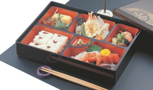 弁当箱 尺2寸宝林弁当梨地御所車(仕切別)