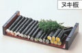 盛器 (大)ヌキ板朱 幅428 奥行210 高さ69 回転寿司皿