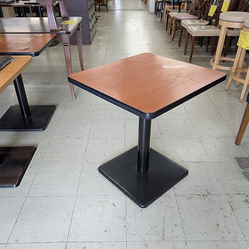10月30日迄の出品!!中古綺麗め☆円形カウンターテーブル（ブラウン/ブラック） 中古】テーブル ブラウン 黒縁 幅650×奥行600×高さ700 【送料別途見積