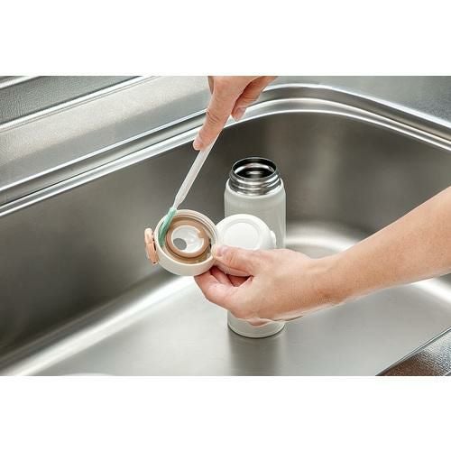 まめいた ボトルの中栓洗い