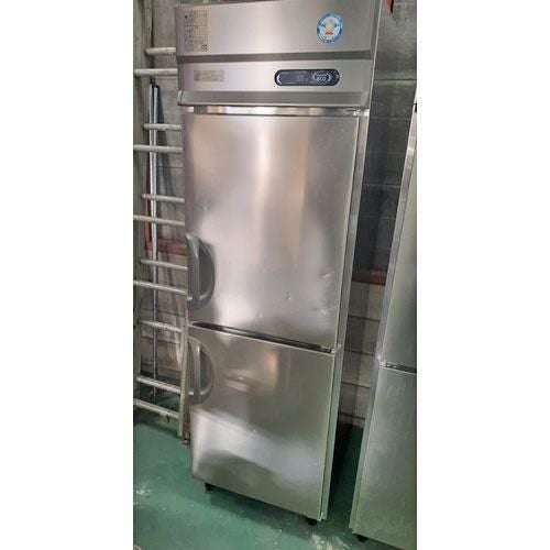 フクシマ/福島工業　業務用　縦型2ドア冷凍庫　647L  店舗　飲食店　2014年製　ARD-082FM フクシマ 縦型2ドア冷凍庫 URN-22FM1 610×650×1950 中古厨房/24G0404Z