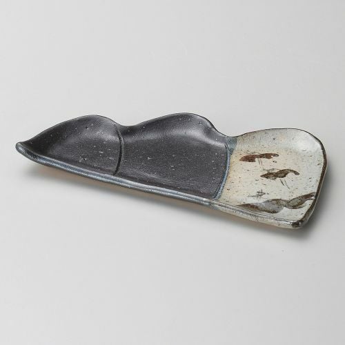 黒織部サビ絵山型皿 20.5×1.2cm 131-089