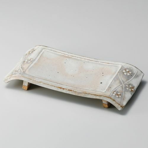 手造り粉引華紋(土物)弓型7.0長角皿 20.5×10.5×3cm 131-049