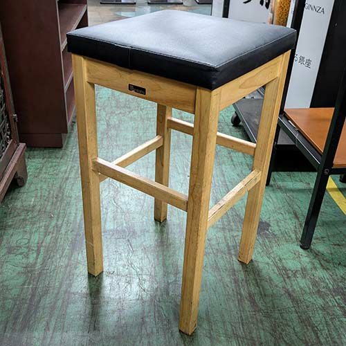 中古】和風カウンターイス 背なし ナチュラル 座黒レザー 丸勝 幅370