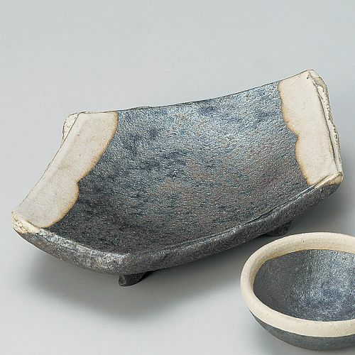 黒窯変掛け分け変型足付皿 19×13×5cm 024-099