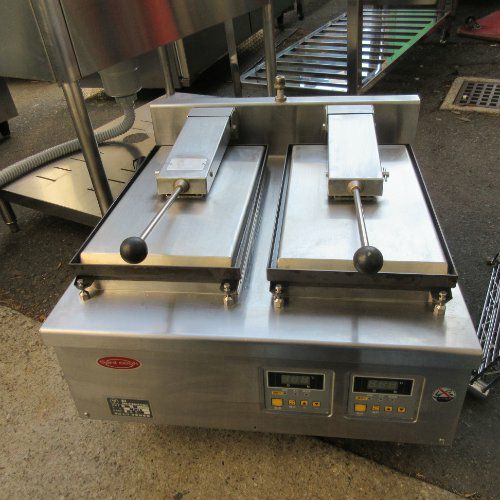 業界最長1年保証】【中古】自動餃子焼機 日本洗浄機 GZ271C 幅560×奥行