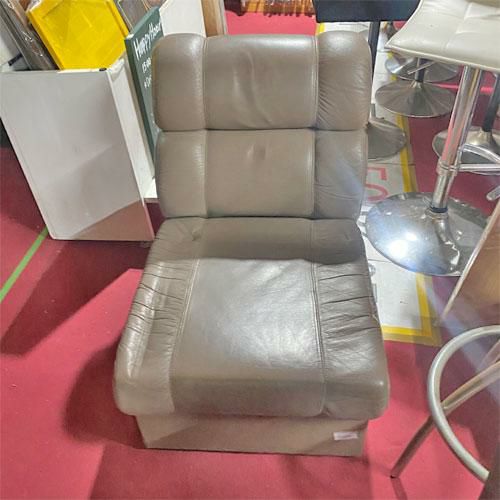 中古】1人掛けソファー レザー 幅540×奥行800×高さ710 座面高さ：330