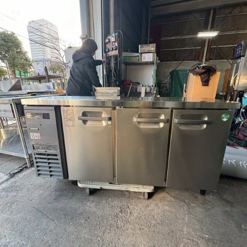 業界最長1年保証】【中古】縦型冷凍庫 フジマック FRF6180Ki 幅610