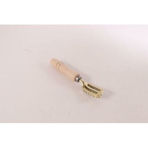 カンダオリジナル 真鍮ウロコ取 中