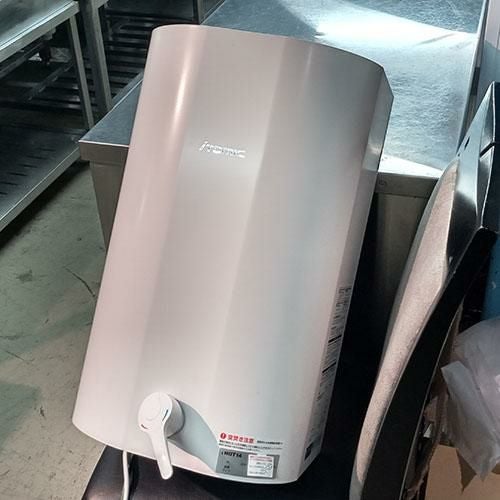 業界最長1年保証】【中古】壁掛電気湯沸器 日本イトミック EWM-14N 幅